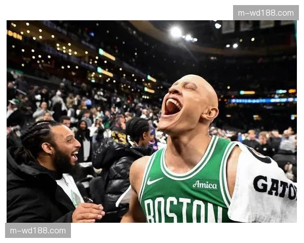 科塔27分17篮板统治内线 凯尔特人轻取76人稳居前列